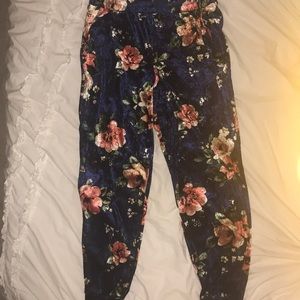 Flower velvet joggers